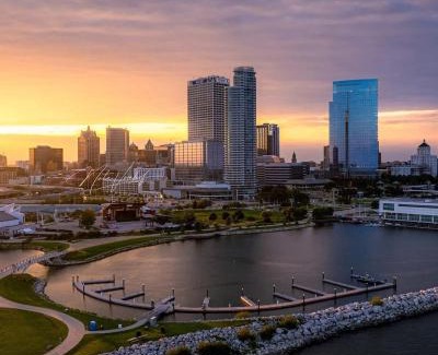 South Milwaukee Casa | The Milwaukee lakefront experience!
