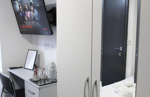 Selly Oak Hotel | The Mini Hotel -Birmingham City-FREE BREAKFAST