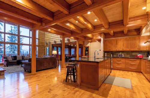 Golden Chalet De Esquí | The Minks: 6-bedroom luxury mountain chalet with hot tub & sauna