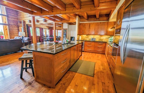 Golden Chalet De Esquí | The Minks: 6-bedroom luxury mountain chalet with hot tub & sauna