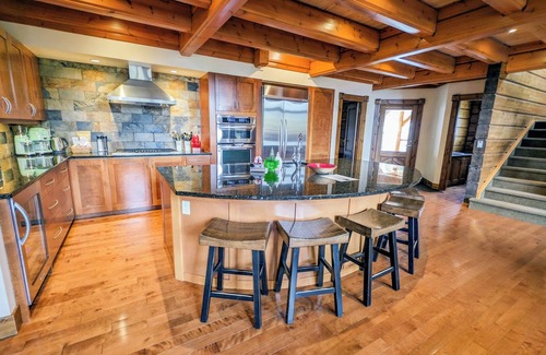 Golden Chalet De Esquí | The Minks: 6-bedroom luxury mountain chalet with hot tub & sauna