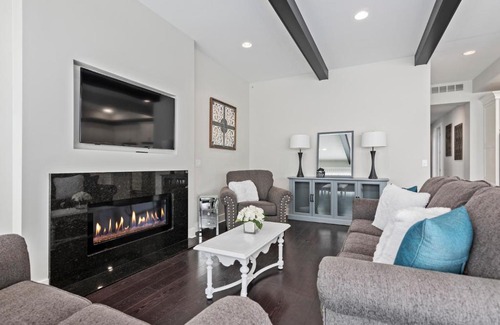 Middleville Casa | The Mitten Lake Escape