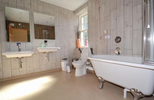 Annan Casa | The Moat House