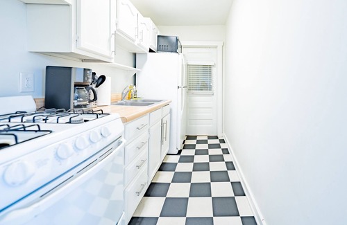 Southmoreland Condominio | The MOD Apartment - Center of KC!