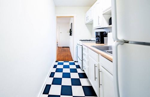 Southmoreland Condominio | The MOD Apartment - Center of KC!