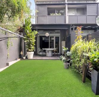 Leichhardt Casa | The Mod - Striking Split Level Gem in Sydney's West
