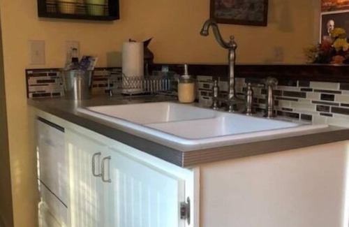 Williamston Casa | The Model T Suite at Snooze and Cruise Apartments