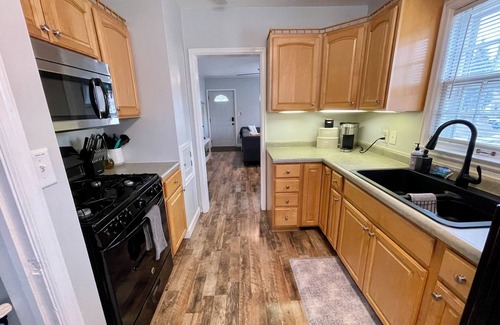 Sioux Falls Casa | The Modern Bungalow, Near DTSF, Dog Friendly, Private Sauna