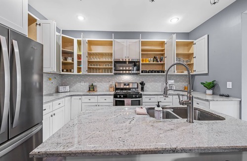 Tower Grove East Casa | The Modern Family Retreat / ABODEbucks