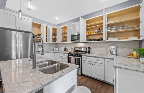 Tower Grove East Casa | The Modern Family Retreat / ABODEbucks