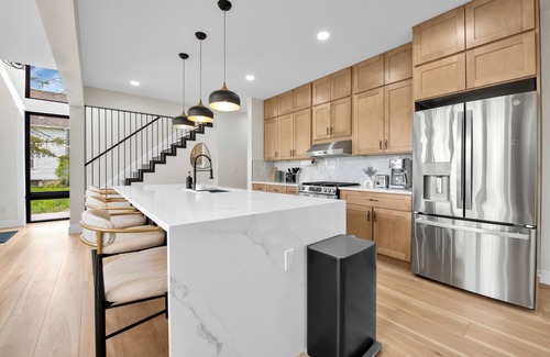 Port Sanilac Casa | The Modern Glass Haus - Main St - DT Port Sanilac, walkable, hot tub open!