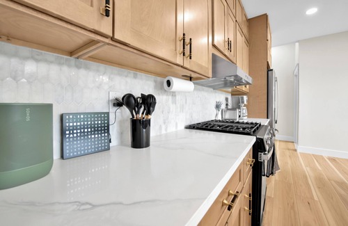 Port Sanilac Casa | The Modern Glass Haus - Main St - DT Port Sanilac, walkable, hot tub open!