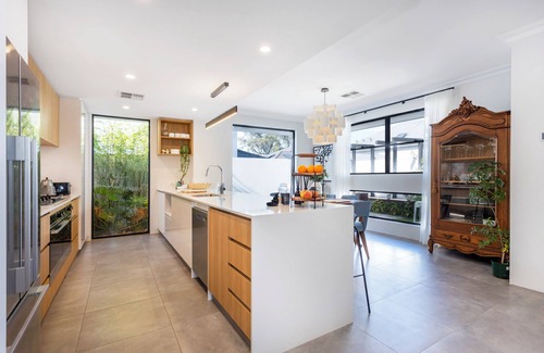 City Beach Casa | The Modern Lux - Executive Escapes