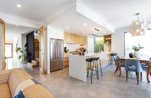 City Beach Casa | The Modern Lux - Executive Escapes