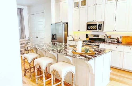 Fayetteville Casa | The Modern Mission, 3 bed/3 bath, 2 mi from UA and Dickson, 2 bikes included
