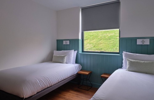 Chittlehamholt Complejo | The Mole Resort, 4 Bedroom Valley View Luxury Lodge with Hot Tub
