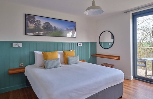 Chittlehamholt Complejo | The Mole Resort, 4 Bedroom Valley View Luxury Lodge with Hot Tub