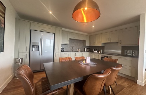 Chittlehamholt Cabina | The Mole Resort that sleeps 6 guests in 3 bedrooms