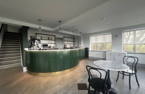 Chittlehamholt Cabina | The Mole Resort that sleeps 6 guests in 3 bedrooms
