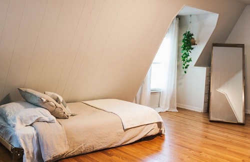 South Kansas City Casa | The Mona Lisa House
