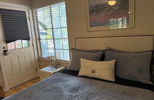 Sunrise Manor Casa | The Monet- One bedroom with a private entrance - shared bathroom