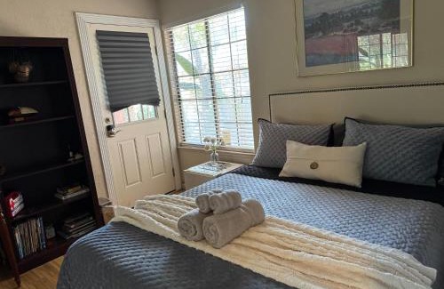 Sunrise Manor Casa | The Monet- One bedroom with a private entrance - shared bathroom
