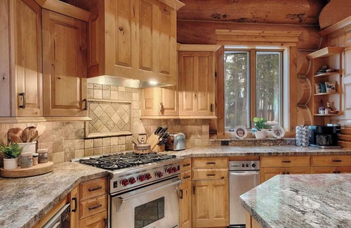 Marion Casa | The Montana Manor, Custom Log Estate Sleeping 14