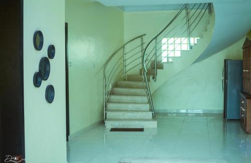 Asaba Apartamento | The Montrose Apartment