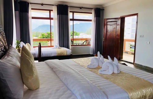 Kampot Hotel | The moon kampot boutique