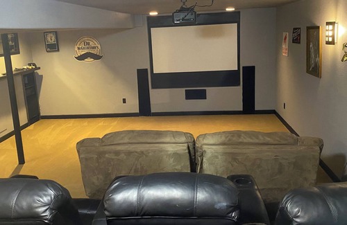 Fond du Lac Casa | The Morris Manor with pool and basement theater