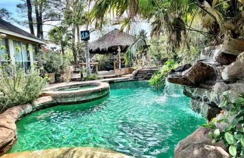 Pearland Casa | The Most Interesting House in Texas