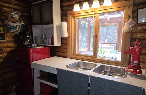 Le Roy Cabina | The Mother Lodge - Cozy Cabin on the Creek