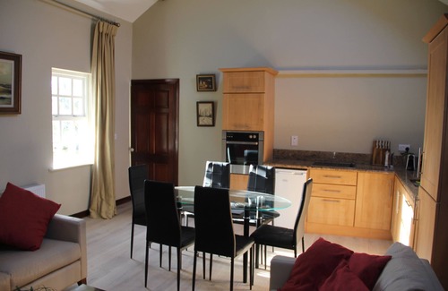 Mallow Apartamento | The Mount Hillary - Charming 2-bedroom/3-bed apartment at The Courtyard Mallow