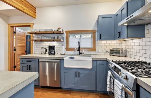 Ashland Casa | The Mountain Ave House by WanderLodges