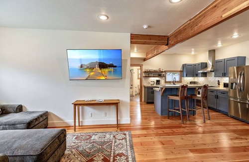 Ashland Casa | The Mountain Ave House by WanderLodges