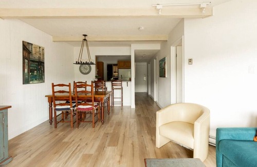 Mont-Tremblant Condominio | The Mountain Lake house by Instant Suites | ❤️ of Mont-Tremblant