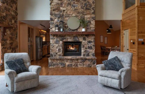 Elliottsburg Casa | The Mountain Lodge | 8 Bed, 3.5 Bath