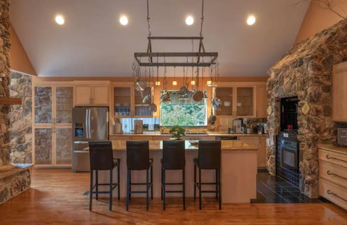 Elliottsburg Casa | The Mountain Lodge | 8 Bed, 3.5 Bath