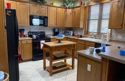 Whittier Cabina | The Mountain View Lodge - Luxury in Whittier! Awesome views from every deck!