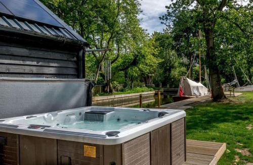 Irstead Casa | The Mowle