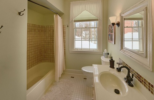Canandaigua Cama Y Desayuno | The Muir-King-Exclusivo-Baño con bañera-Vista al Jardín