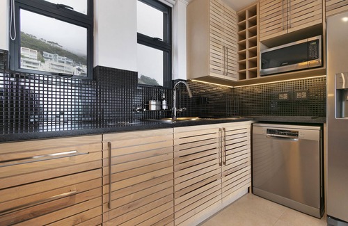 Three Anchor Bay Apartamento | The Murex 3 Bedroom-Serviced Apartment