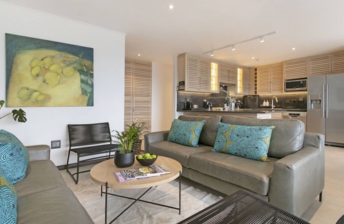 Three Anchor Bay Apartamento | The Murex 4-Bedroom Serviced Apartment