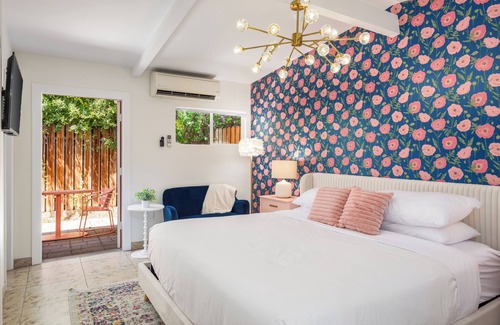 Warm Sands Hotel | The Muse Hotel | Palm Springs | Pool, Hot Tub, Kitchen, Private Yard | Suite 8