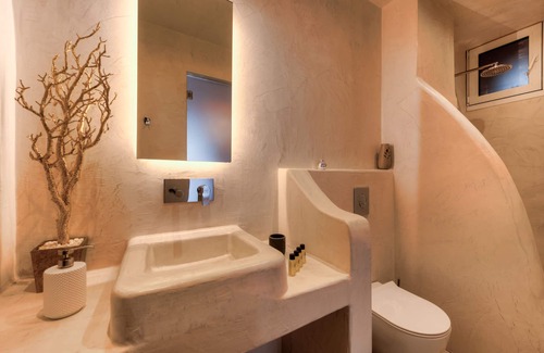 Vothon Casa | The Muse Of Santorini - Hot Tub Suites