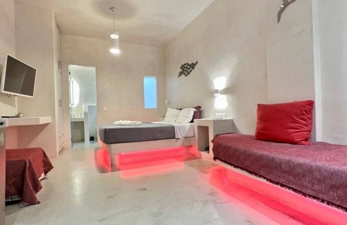 Vothon Casa | The Muse Of Santorini - Hot Tub Suites