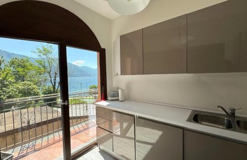 Dongo Apartamento | The Music of The Lake - Lake Front with three Bedrooms