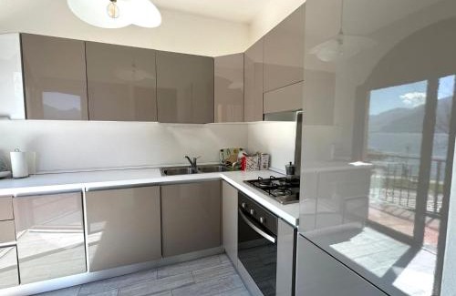 Dongo Apartamento | The Music of The Lake - Lake Front with three Bedrooms