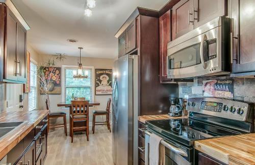 Elm Hill Acres Casa | The Musicians Cottage by Stay Local Nashville