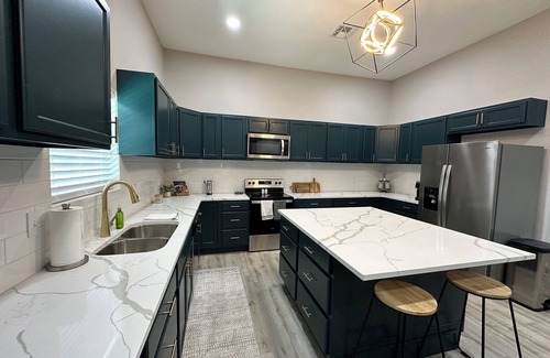 East Riverside Casa | The Mustard Seed Cottage-Charming 3-BR Craftsman conveniently located downtown!